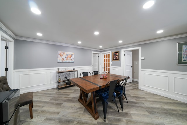 dining area featuring crown molding, wood finished floors, and recessed lighting