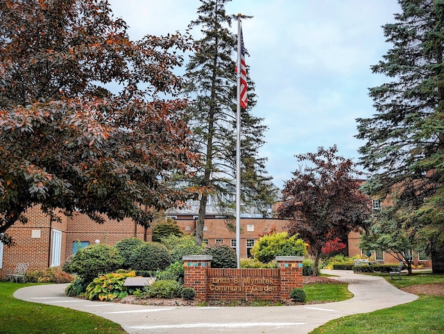 21304 Juniper Ct Unit 69, Farmington Hills, MI 48336 - view of community featuring a lawn