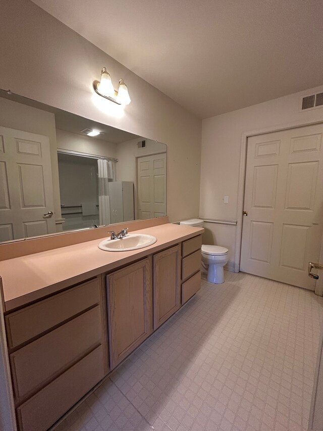 full bathroom with toilet, vanity, and a shower with shower curtain