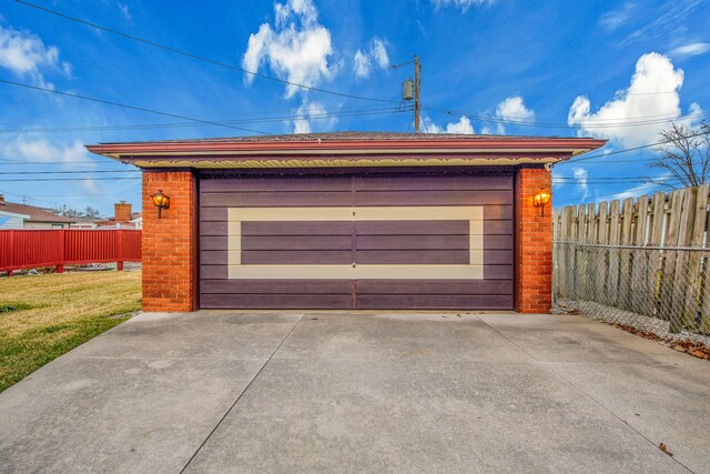 32334 Gloede Dr, Warren, MI 48088 - detached garage with fence