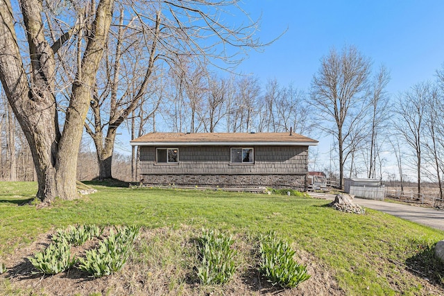 view of front of property with a front lawn