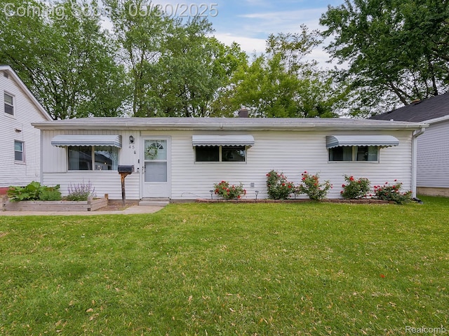 45 E George Ave, Hazel Park, MI 48030 - view of front of home featuring a front lawn