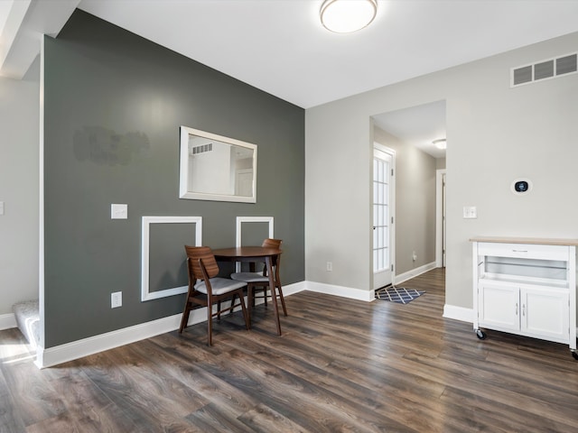 dining space with visible vents, dark wood-style flooring, and baseboards