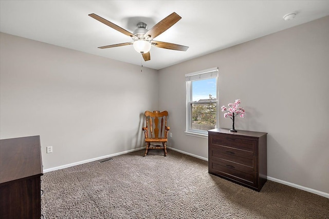 living area with visible vents, ceiling fan, carpet, and baseboards