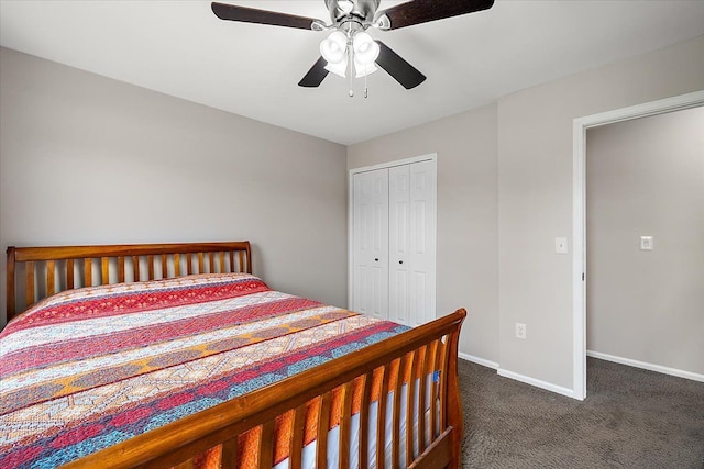 bedroom featuring dark carpet, baseboards, a ceiling fan, and a closet