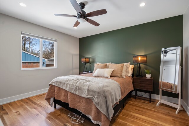 bedroom with baseboards, light wood finished floors, recessed lighting, and a ceiling fan