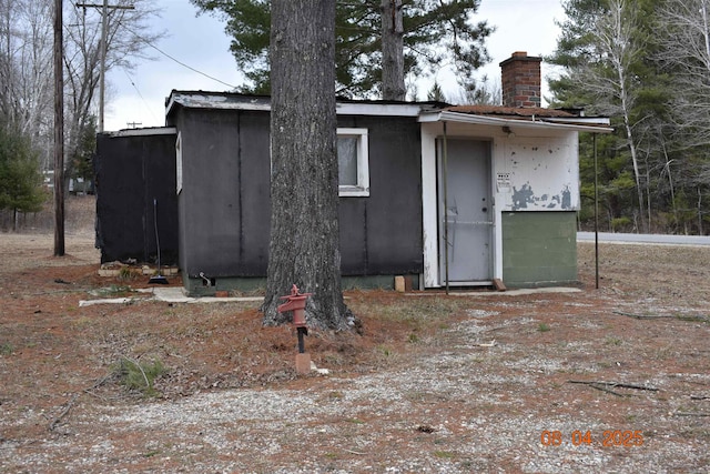 view of outbuilding