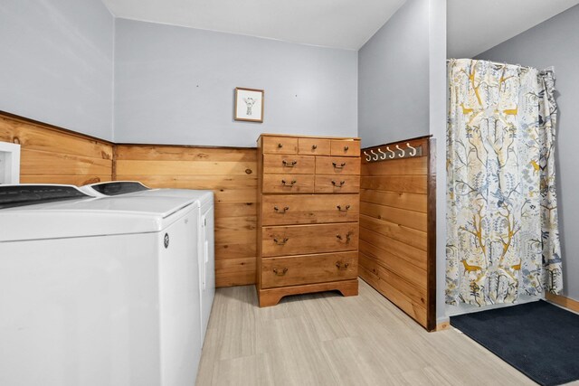 9341 W M-115, Mesick, MI 49668 - laundry area featuring washer and dryer, laundry area, and light wood-style floors