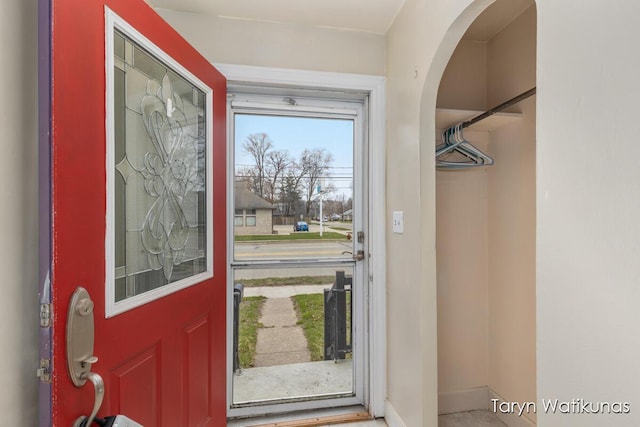 1193 E Apple Ave, Muskegon, MI 49442 - foyer with arched walkways and baseboards