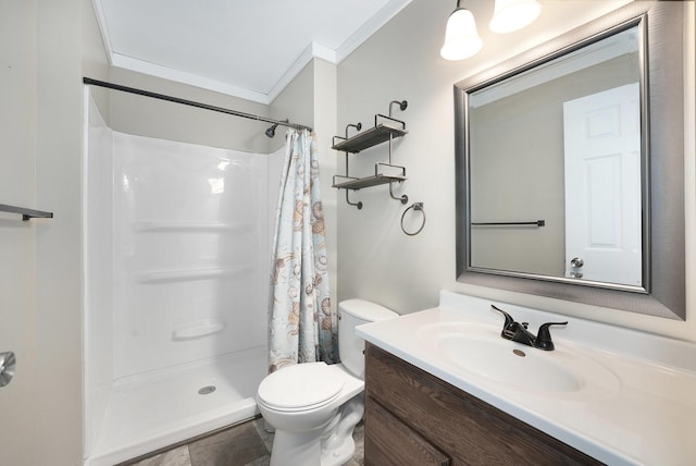 14750 Waypoint Pkwy, West Olive, MI 49460 - full bath featuring toilet, vanity, crown molding, and curtained shower