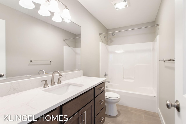 920 W Savidge St Unit 14, Spring Lake, MI 49456 - full bath featuring vanity and washtub / shower combination