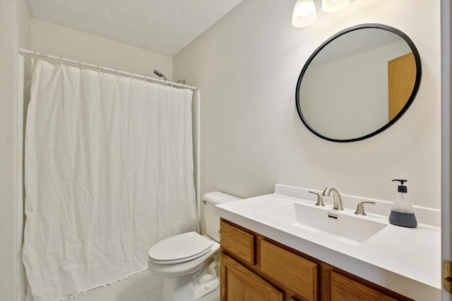 7101 River Glen Dr, Caledonia, MI 49316 - bathroom featuring toilet, a textured ceiling, vanity, and curtained shower