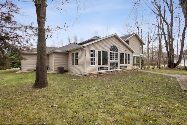 7101 River Glen Dr, Caledonia, MI 49316 - rear view of house featuring central AC unit and a lawn
