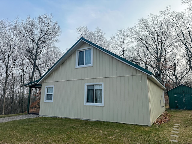 view of side of property featuring an outdoor structure and a lawn