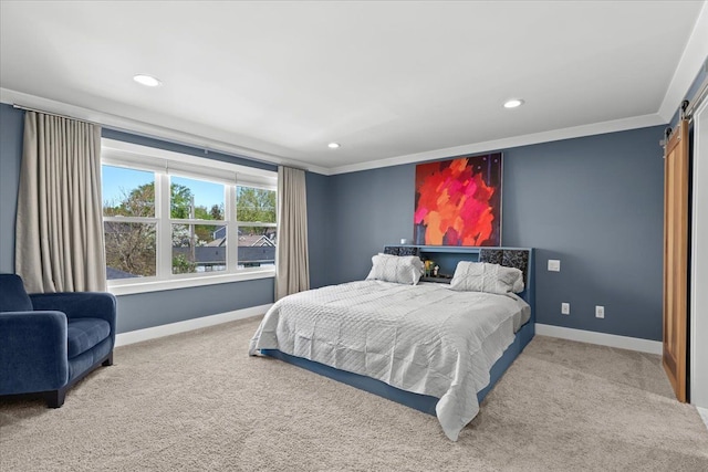 bedroom featuring baseboards, a barn door, carpet floors, and recessed lighting
