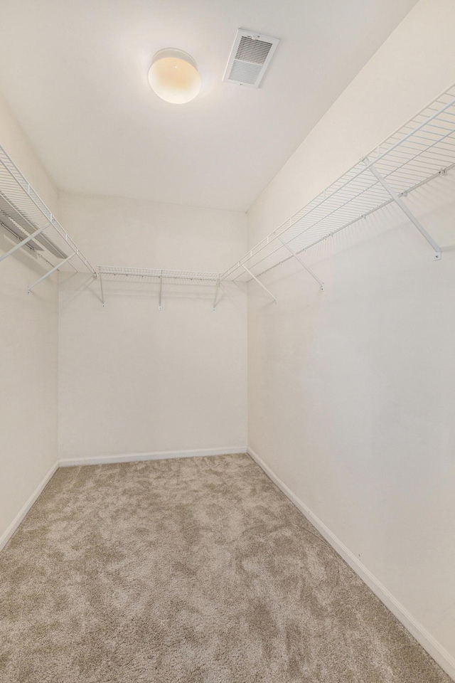 walk in closet featuring carpet flooring and visible vents