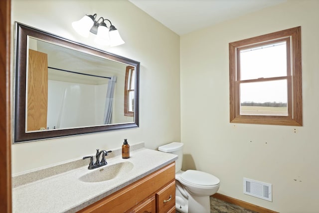 3353 Murphy Lake Rd, Millington, MI 48746 - full bath featuring vanity, visible vents, toilet, curtained shower, and baseboards
