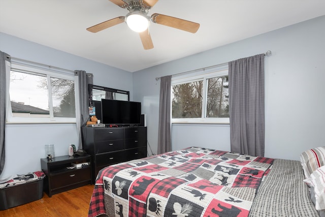 bedroom featuring light wood-style flooring and a ceiling fan