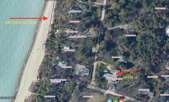 116 W Hill St, Leland, MI 49654