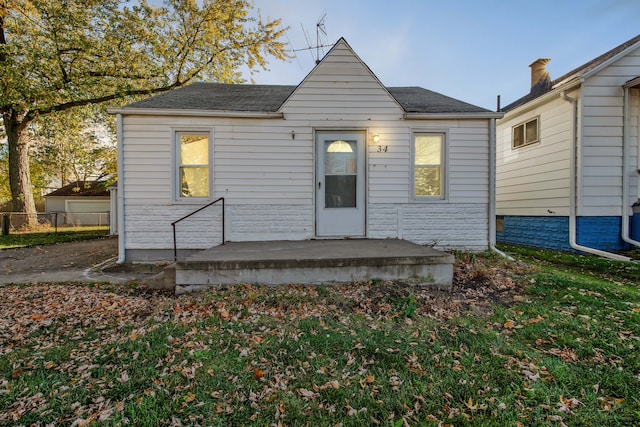 view of front of property featuring fence
