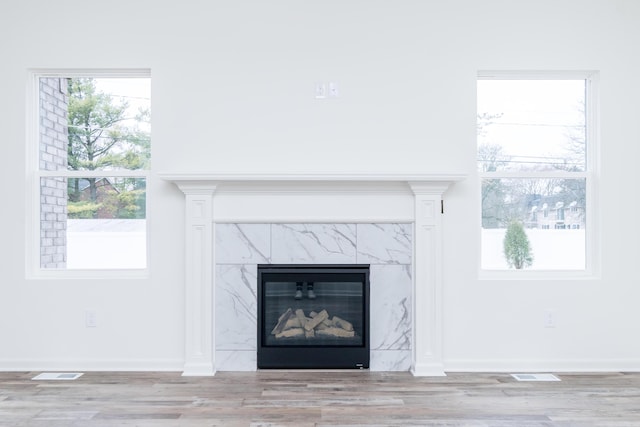20233 Sunset Ave, Livonia, MI 48152 - interior details with a premium fireplace, visible vents, baseboards, and wood finished floors