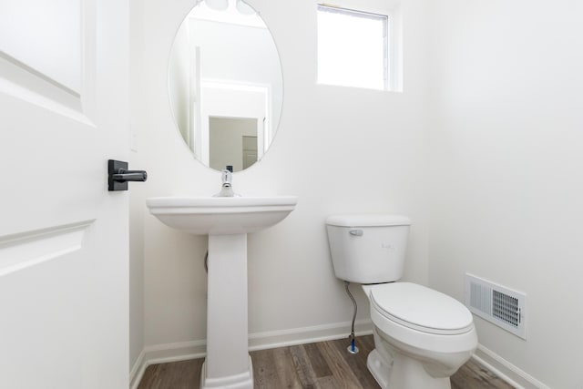 20233 Sunset Ave, Livonia, MI 48152 - bathroom featuring visible vents, baseboards, toilet, and wood finished floors
