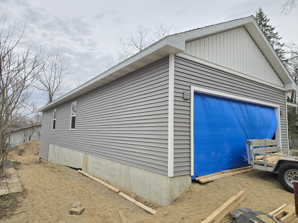 view of side of property with an outdoor structure