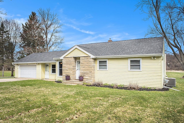 ranch-style house with roof with shingles, driveway, an attached garage, a front lawn, and central AC unit