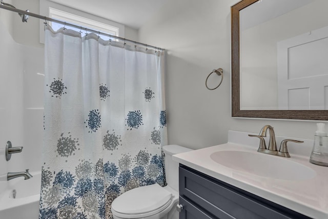 full bathroom featuring toilet, shower / bath combo with shower curtain, and vanity