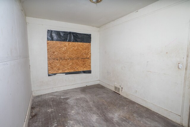 13057 Chelsea St, Detroit, MI 48213 - empty room featuring wood finished floors, baseboards, and visible vents