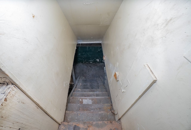 13057 Chelsea St, Detroit, MI 48213 - view of staircase