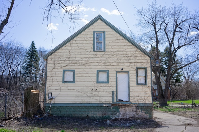13057 Chelsea St, Detroit, MI 48213 - back of property featuring fence