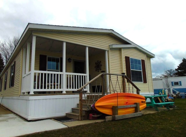 49407 Au Lac Dr E, Chesterfield, MI 48051 - back of house featuring a porch