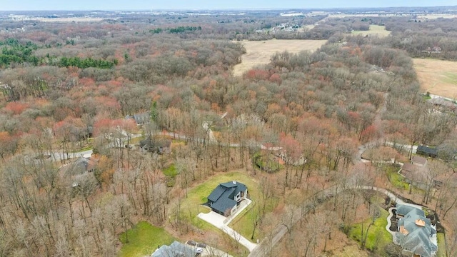 birds eye view of property featuring a wooded view