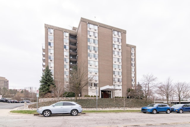 1050 Wall St Unit 3C, Ann Arbor, MI 48105 - view of apartment building / complex