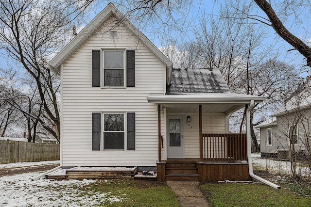 804 Lincoln St, Jackson, MI 49202 - view of front of home featuring a porch and fence