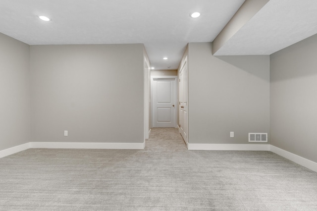 finished basement featuring recessed lighting, visible vents, and baseboards