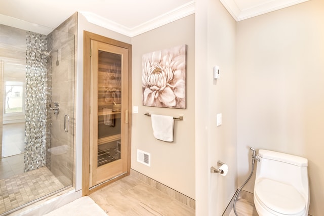 full bath featuring baseboards, a stall shower, toilet, and crown molding