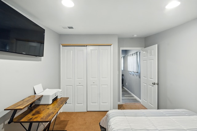 bedroom with recessed lighting, a closet, visible vents, and light carpet
