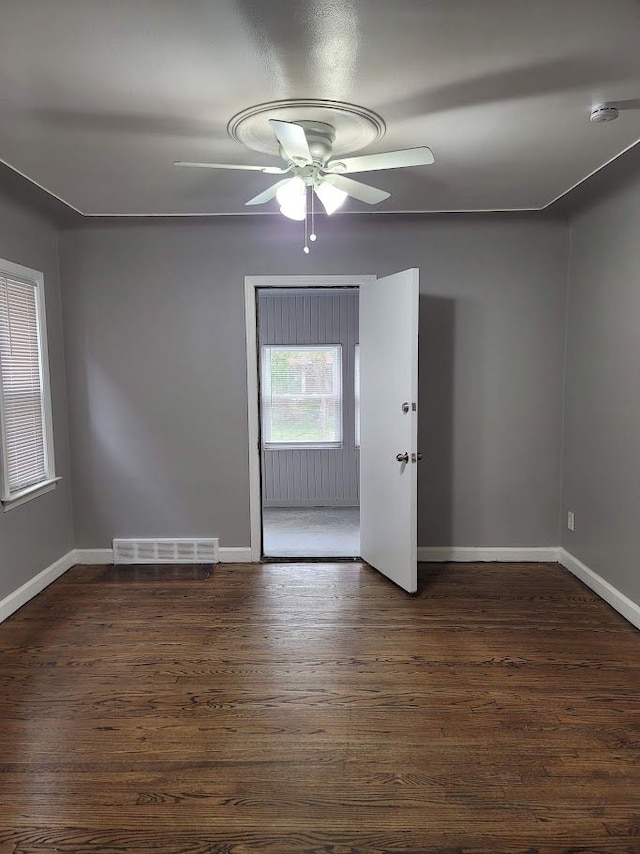 18639 Appoline St, Detroit, MI 48235 - spare room with ceiling fan, dark wood finished floors, baseboards, and a smoke detector