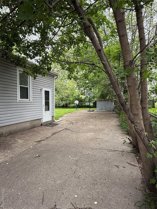 35 Grove Park St, Mount Clemens, MI 48043 - view of patio with an outdoor structure