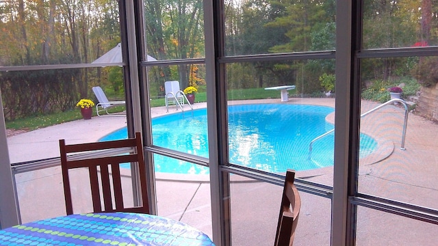 4717 Mohican Ln, Okemos, MI 48864 - swimming pool featuring a patio and a diving board