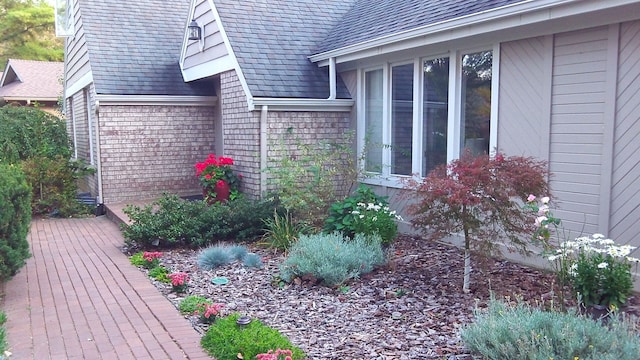 4717 Mohican Ln, Okemos, MI 48864 - view of side of home featuring a shingled roof