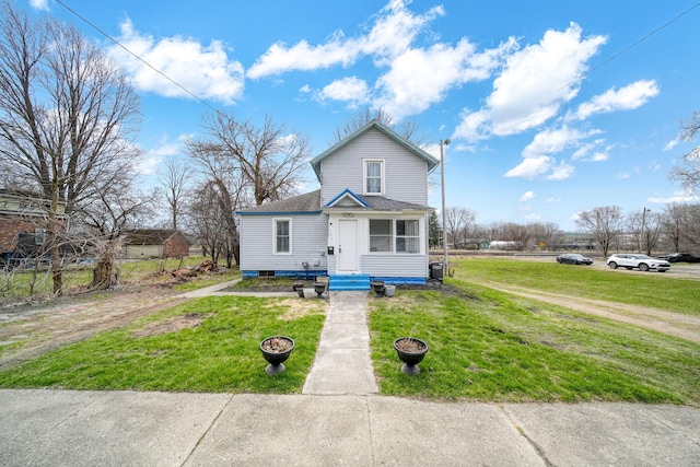 view of front facade featuring a front lawn
