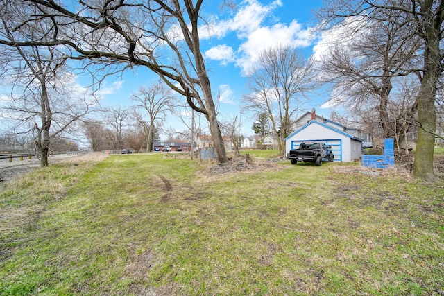 view of yard featuring a garage and an outdoor structure