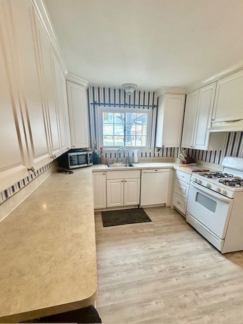 40871 Newport Dr, Plymouth, MI 48170 - photo 7