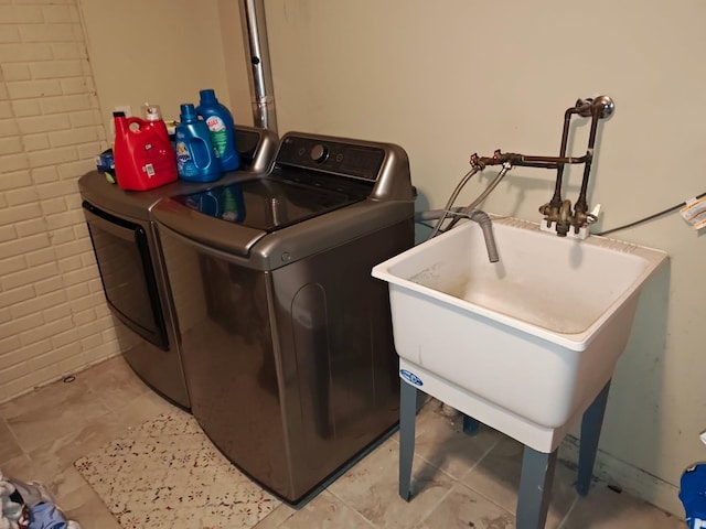 5409 N Mckinley Rd, Flushing, MI 48433 - laundry area featuring washer and dryer and light tile patterned floors