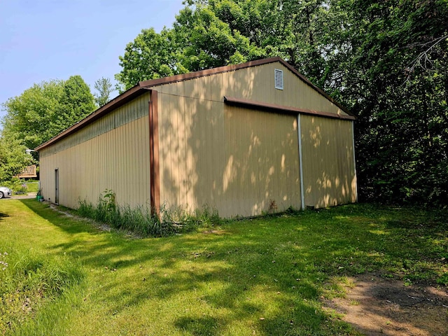 5409 N Mckinley Rd, Flushing, MI 48433 - view of pole building featuring a lawn