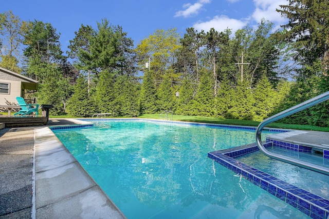 2693 Laurentide Dr, Ann Arbor, MI 48103 - view of pool featuring a pool with connected hot tub