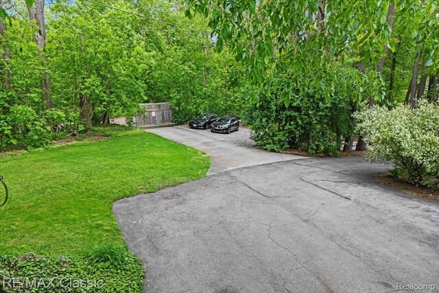 5721 Coralwood Ct, Commerce Twp, MI 48382 - view of yard